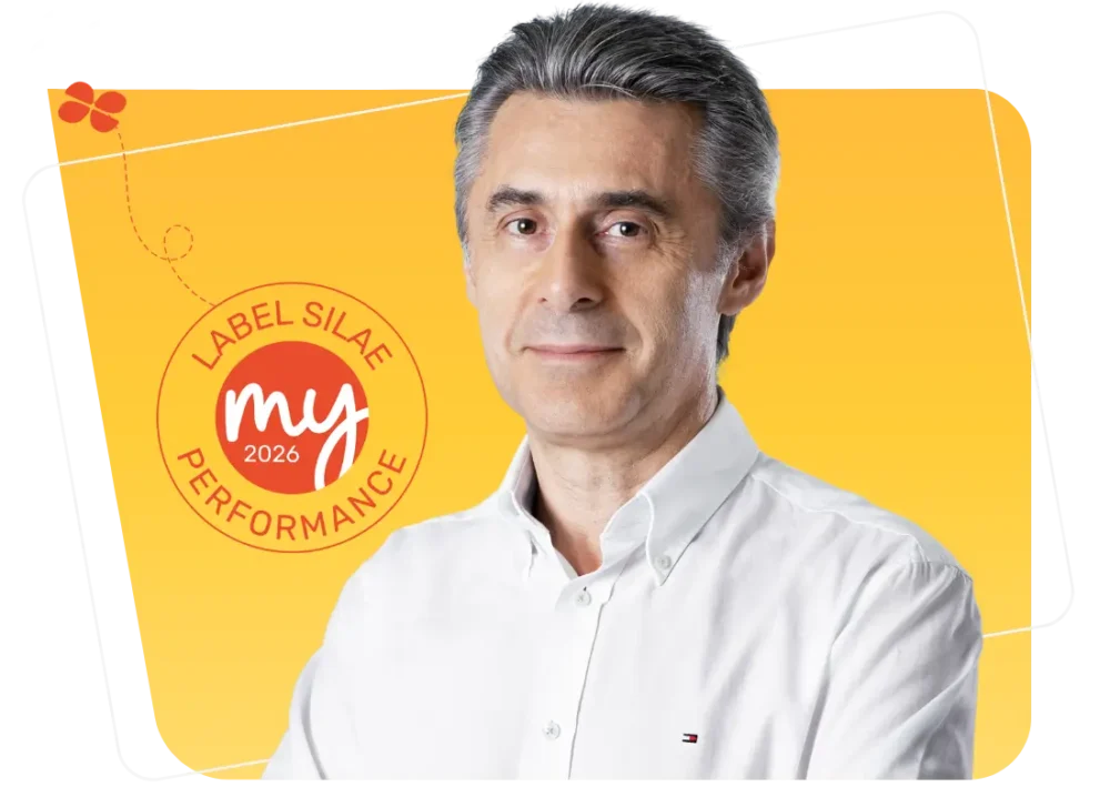 Visuel témoignage sur le label My Performance de Silae avec fond rouge et jaune, logo officiel et citation valorisant la certification comme projet porteur de sens, renforçant cohésion interne et compétences.